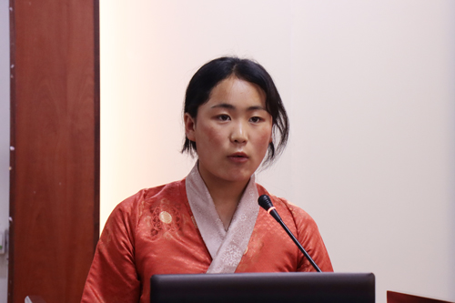 05图为尼玛美多发言.jpg 05图为尼玛美多发言.jpg