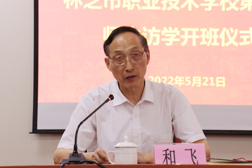 01图为和飞讲话.jpg 01图为和飞讲话.jpg