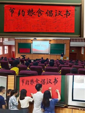 图为党日活动现场